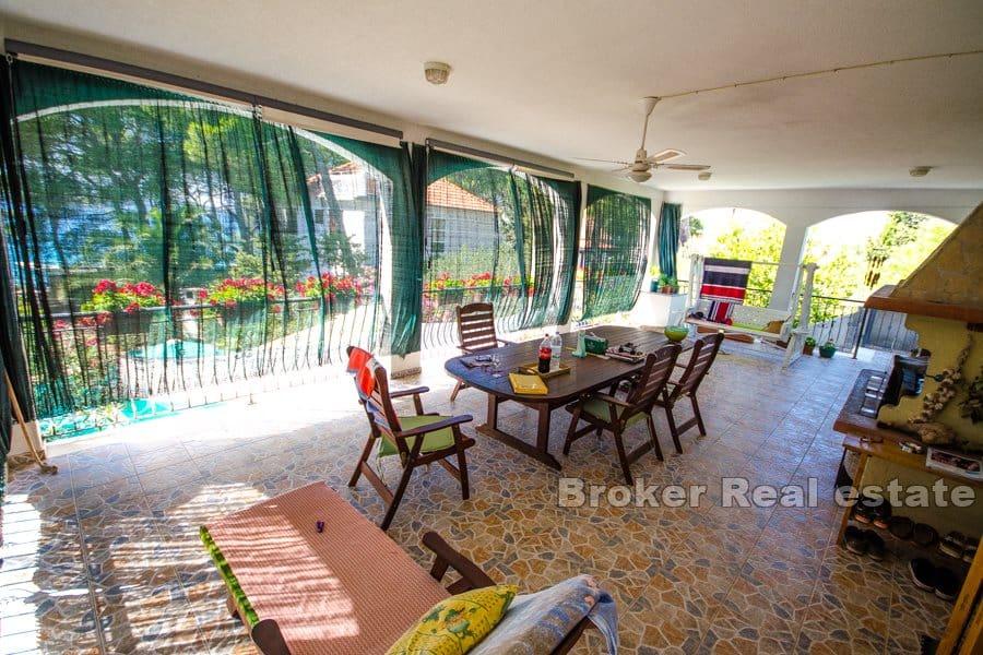 Otok Brač - Kuća u 2. redu do mora