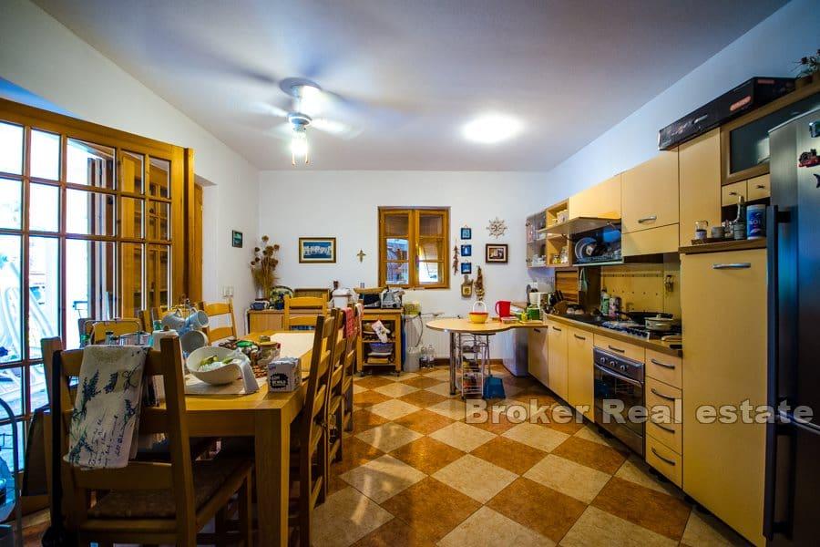 Otok Brač - Kuća u 2. redu do mora