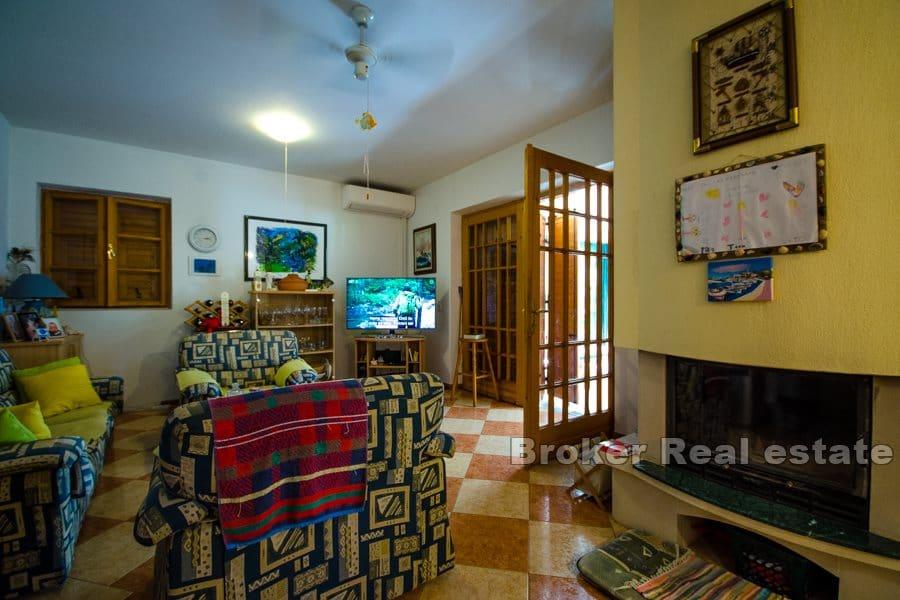 Otok Brač - Kuća u 2. redu do mora