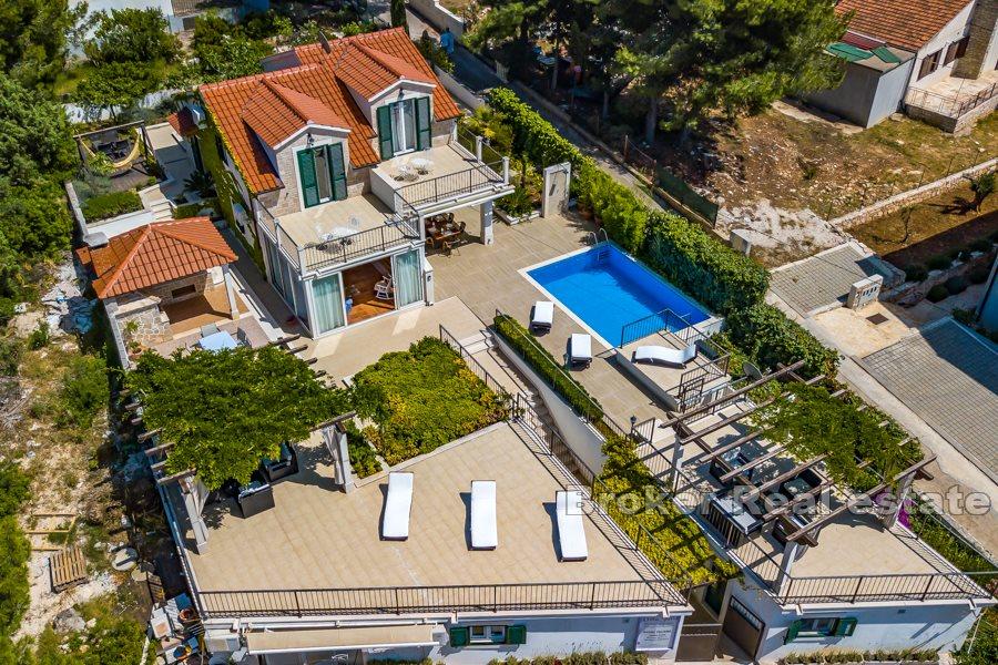 Brač - Vila s bazénem a výhledem na moře