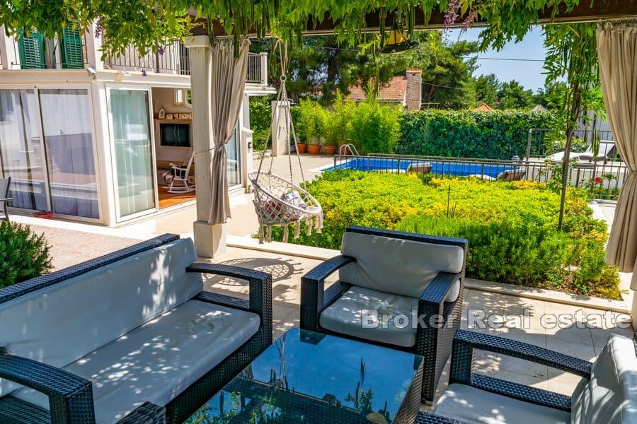 Brac - Villa avec piscine et vue mer