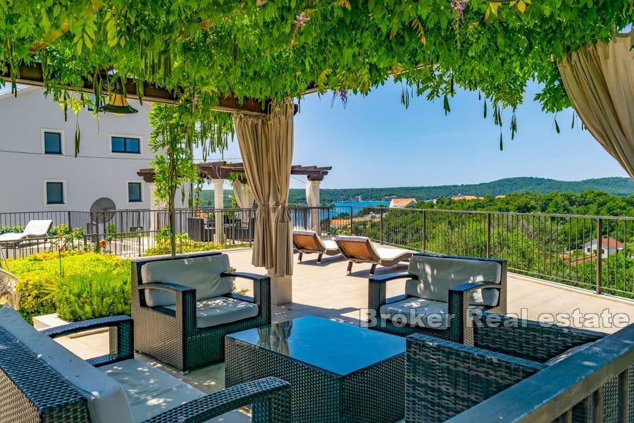 Brac - Villa avec piscine et vue mer