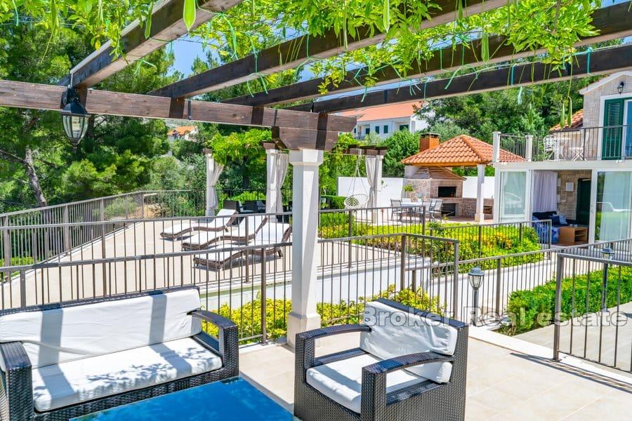 Brac - Villa avec piscine et vue mer