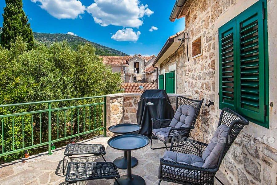 Wyspa Brac - Odnowiony kamienny dom z widokiem na morze