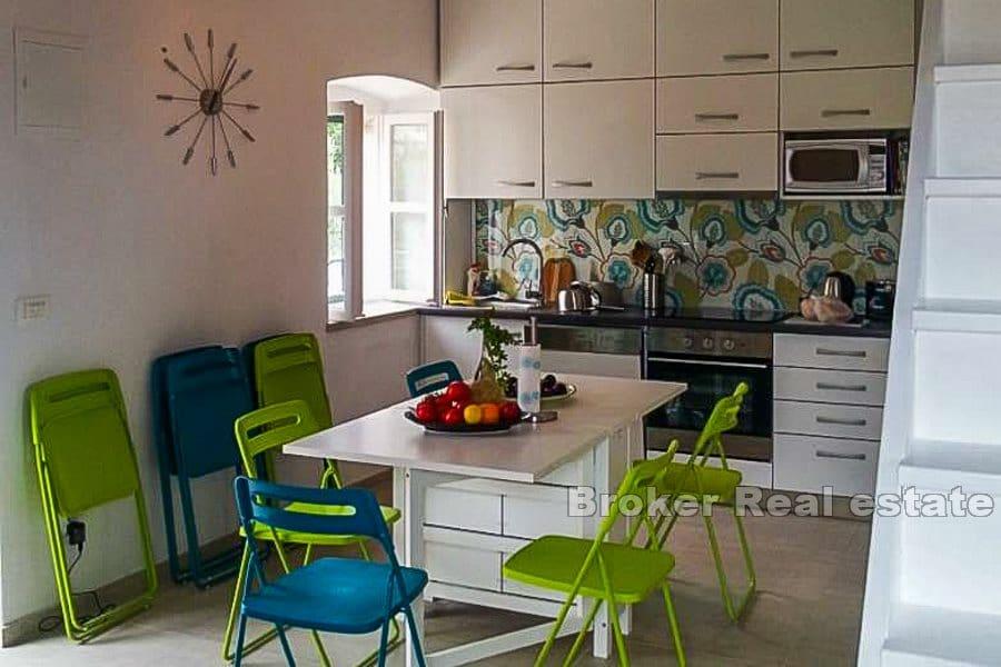 Wyspa Brac - Odnowiony kamienny dom z widokiem na morze