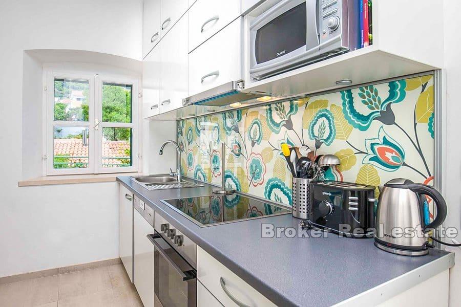 Wyspa Brac - Odnowiony kamienny dom z widokiem na morze