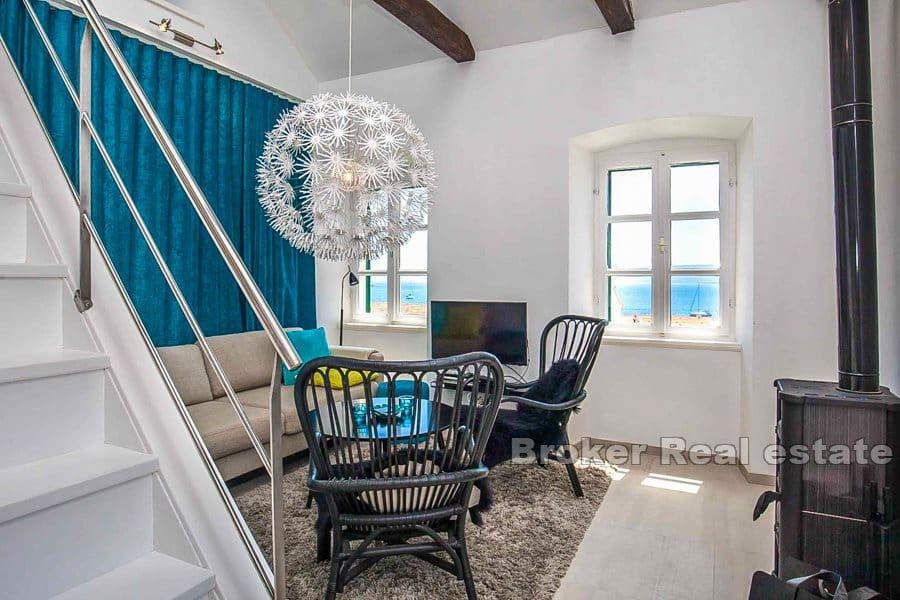 Wyspa Brac - Odnowiony kamienny dom z widokiem na morze