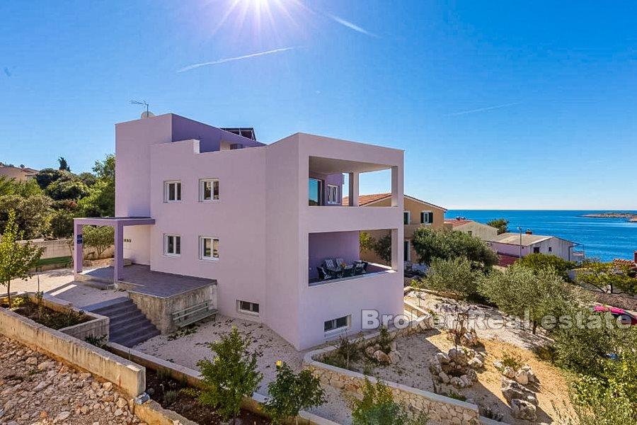 Rogoznica - Apartmánový dům ve druhé řadě u moře