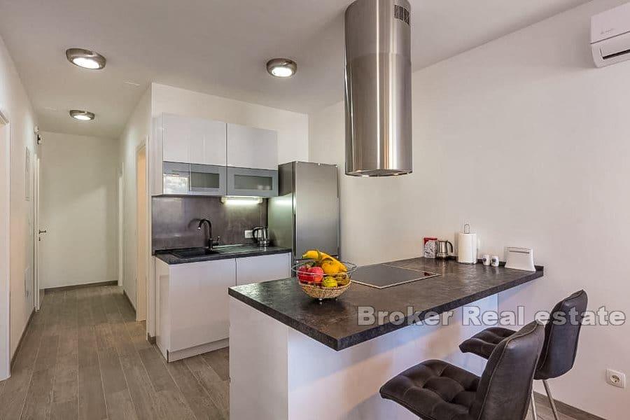 Rogoznica - Dom z apartamentami w drugim rzędzie do morza