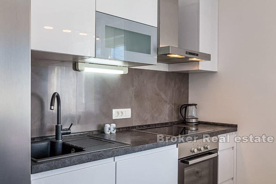 Rogoznica - Dom z apartamentami w drugim rzędzie do morza