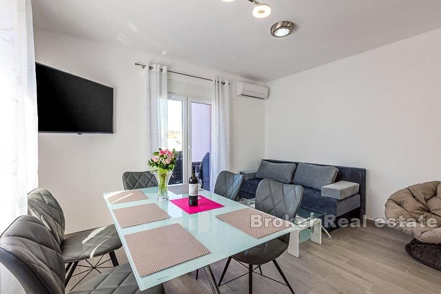 Rogoznica - Dom z apartamentami w drugim rzędzie do morza