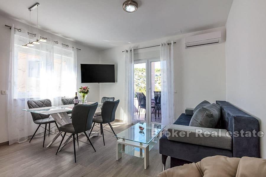 Rogoznica - Dom z apartamentami w drugim rzędzie do morza