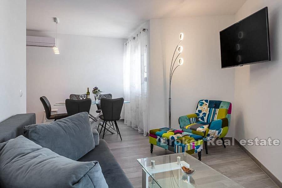 Rogoznica - Dom z apartamentami w drugim rzędzie do morza