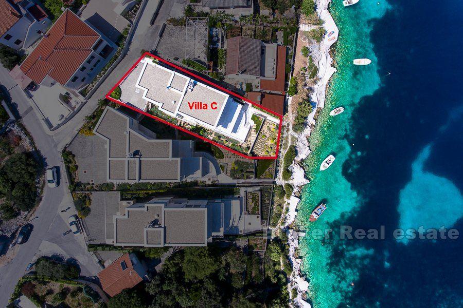 Niedaleko Rogoznica, Willa w pierwszym rzędzie do morza