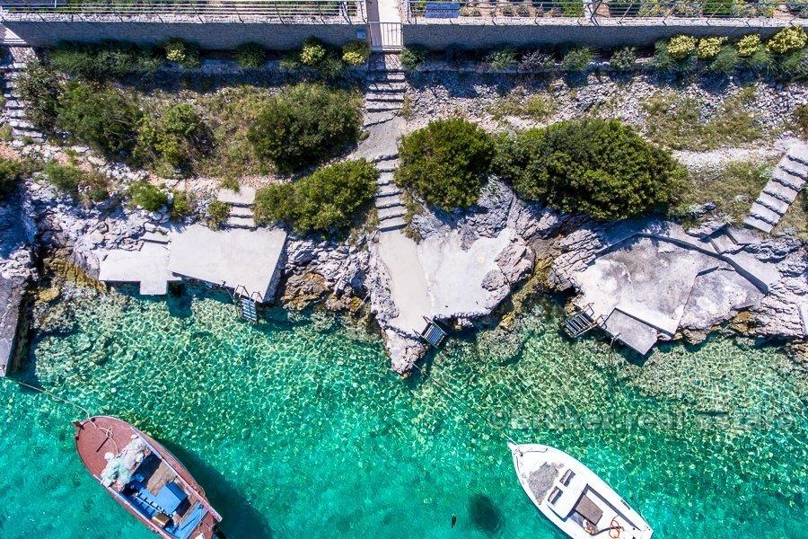 Niedaleko Rogoznica, Willa w pierwszym rzędzie do morza