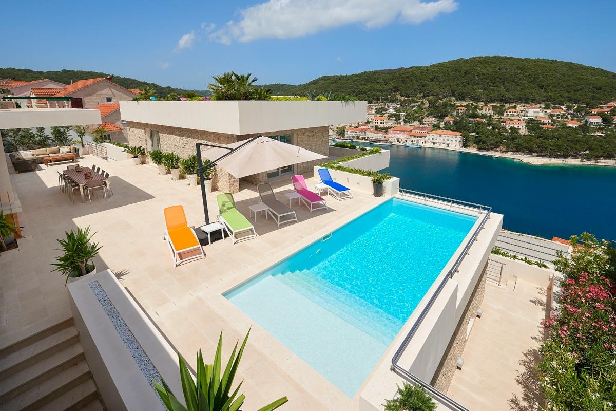 01-2013-183-Brac-Modern-villa-sea-view-for-sale