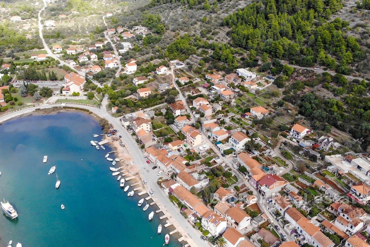 Byggnadsmark med havsutsikt