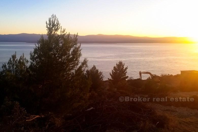 île de Brac. Maison individuelle sur un emplacement isolé