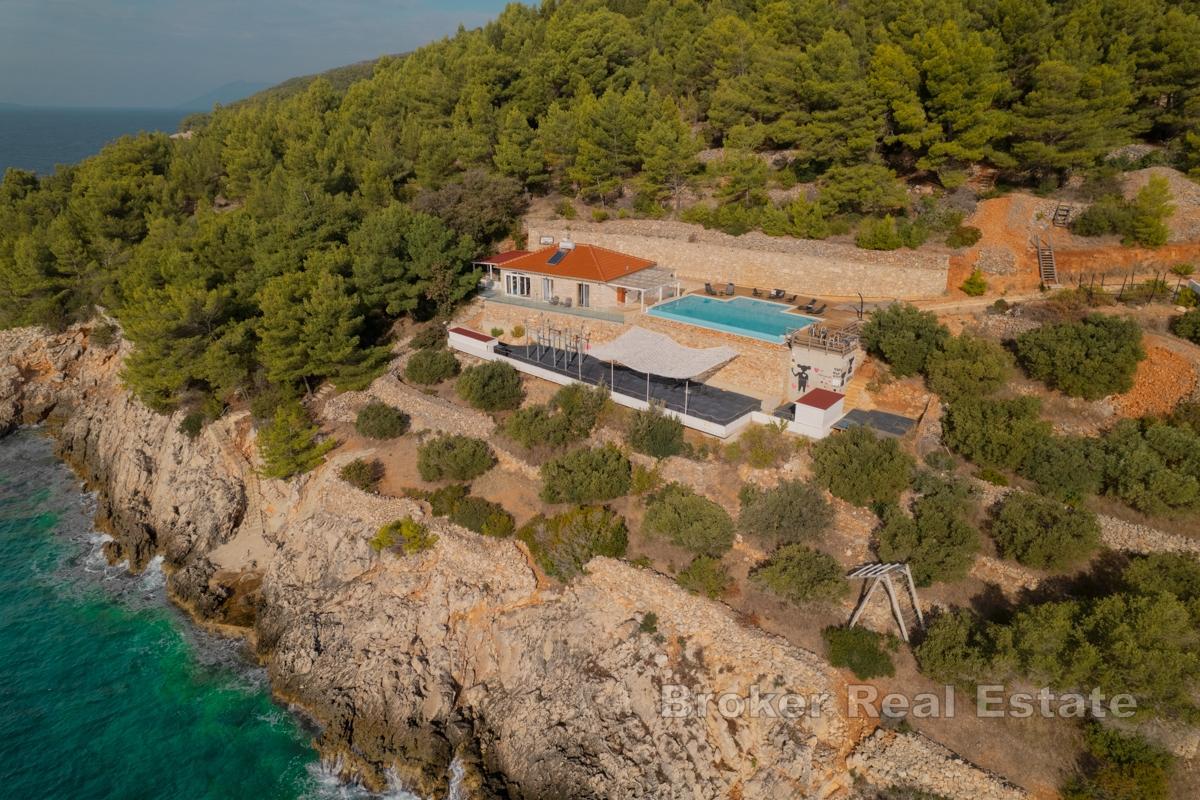 Wunderschöne Steinvilla direkt am Meer