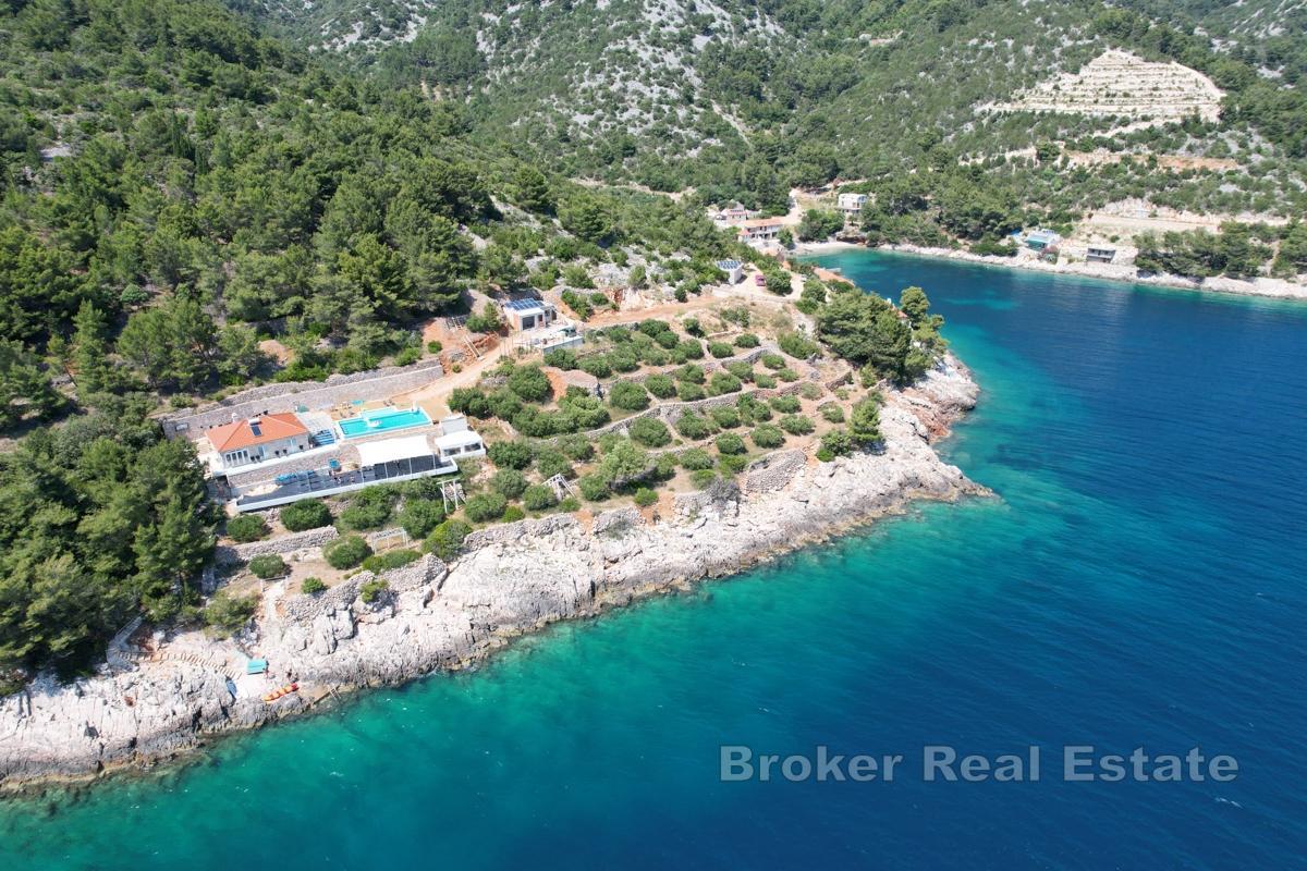 Wunderschöne Steinvilla direkt am Meer