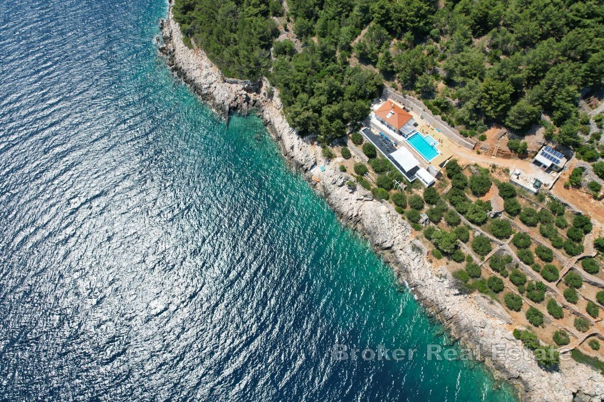 Wunderschöne Steinvilla direkt am Meer