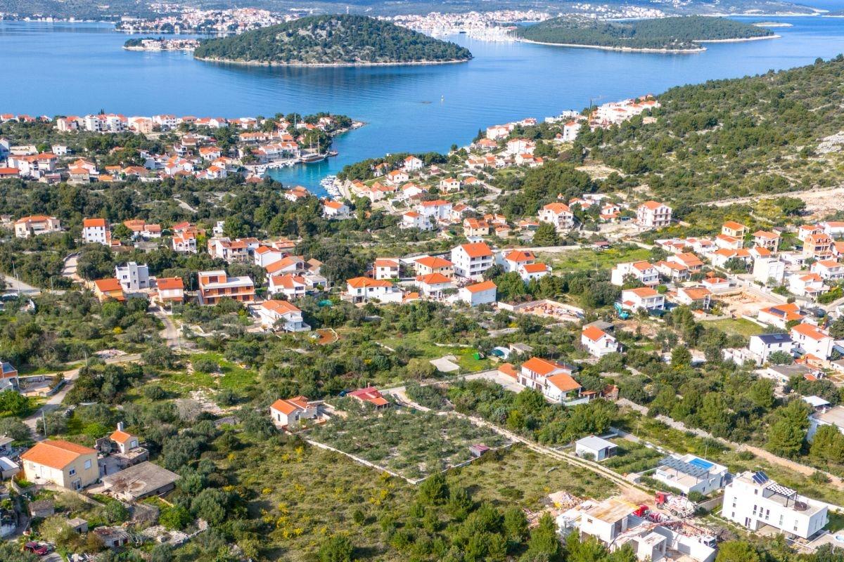 Byggetomt med panoramautsikt over havet