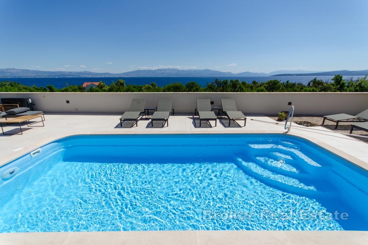 Villa con 4 appartamenti moderni e vista mare