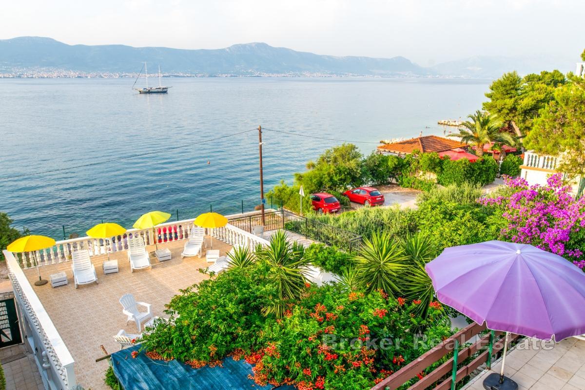 Dom w zabudowie bliźniaczej położony jest w pierwszym rzędzie do morza