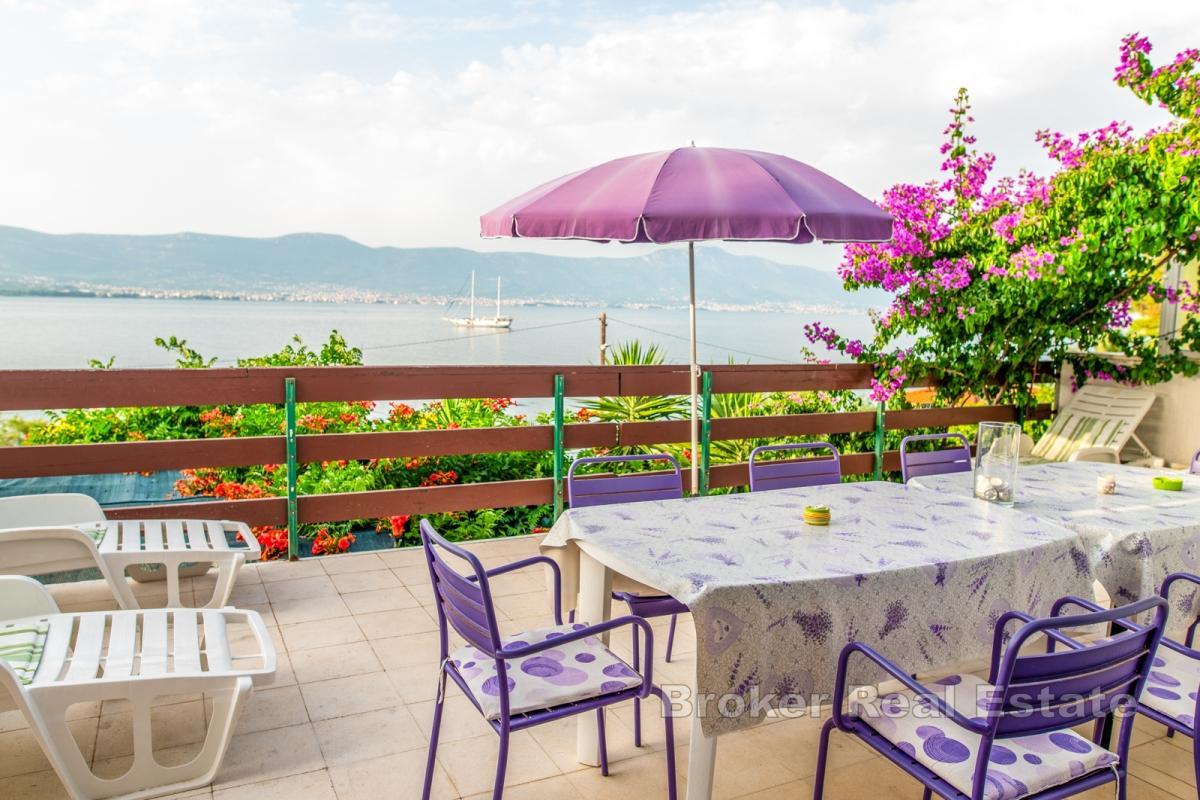 Dom w zabudowie bliźniaczej położony jest w pierwszym rzędzie do morza