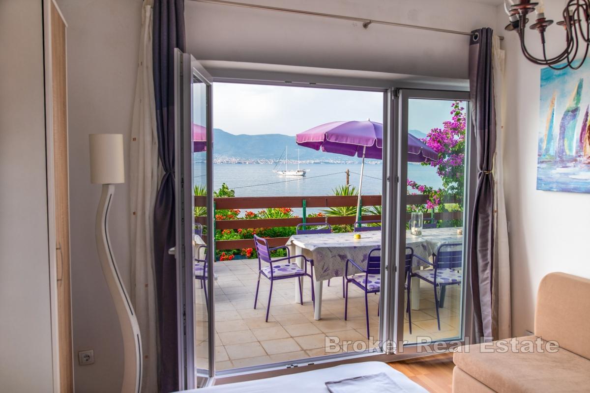 Dom w zabudowie bliźniaczej położony jest w pierwszym rzędzie do morza