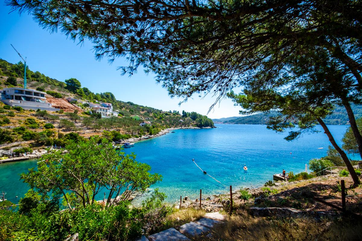 Ön Korcula - Land vid havet och stranden