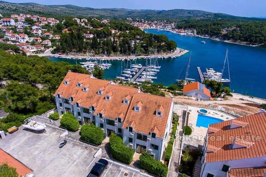 Ostrov Brač - apartmán s jednou spálňou, pri mori