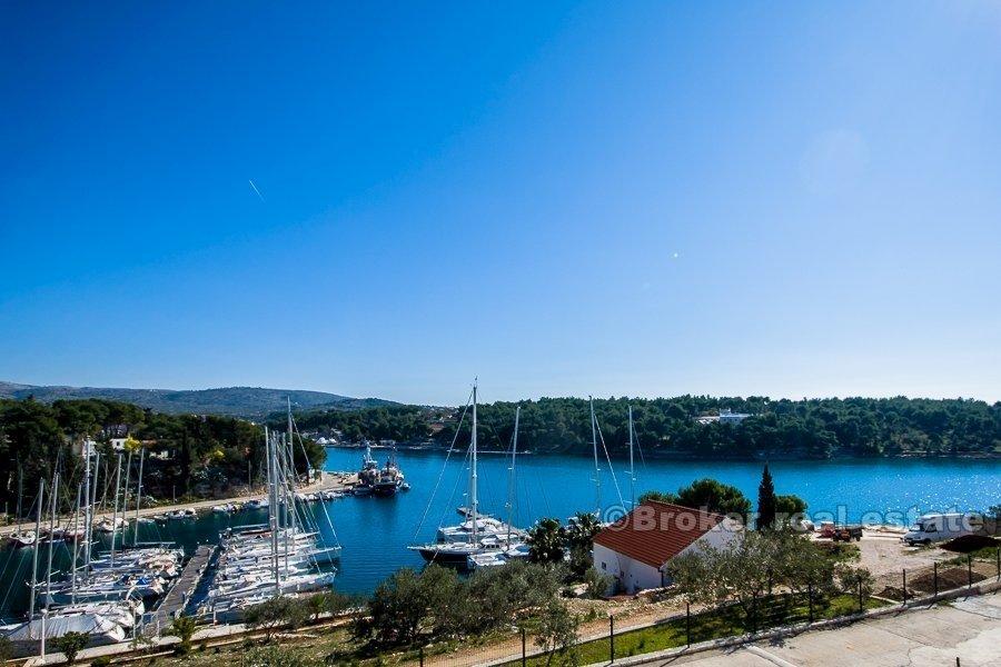 Ostrov Brač - apartmán s jednou spálňou, pri mori