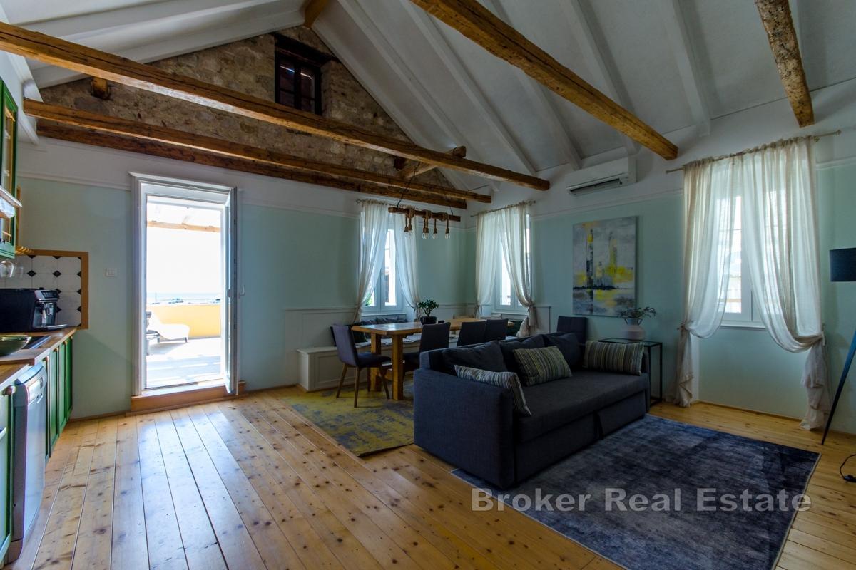 Kamenná vila jen pár kroků od nábřeží