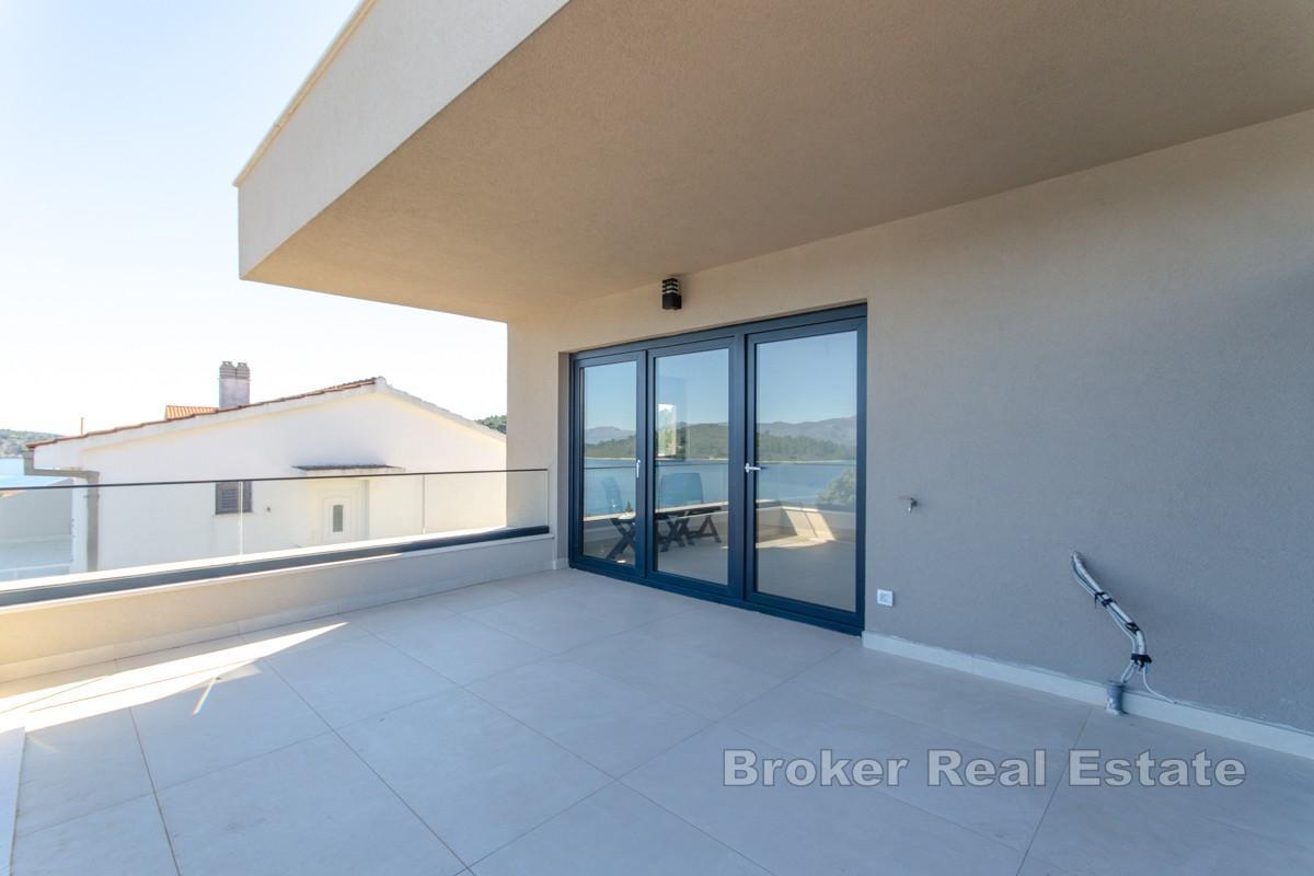 Novoizgražen apartman s pogledom na more