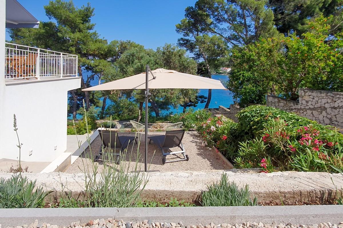 001-2013-252-Korcula-villa-1st-row-sea-front