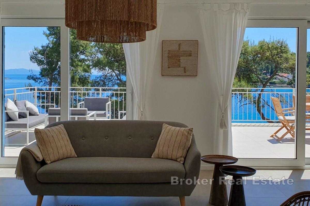 Vila prvi red uz more