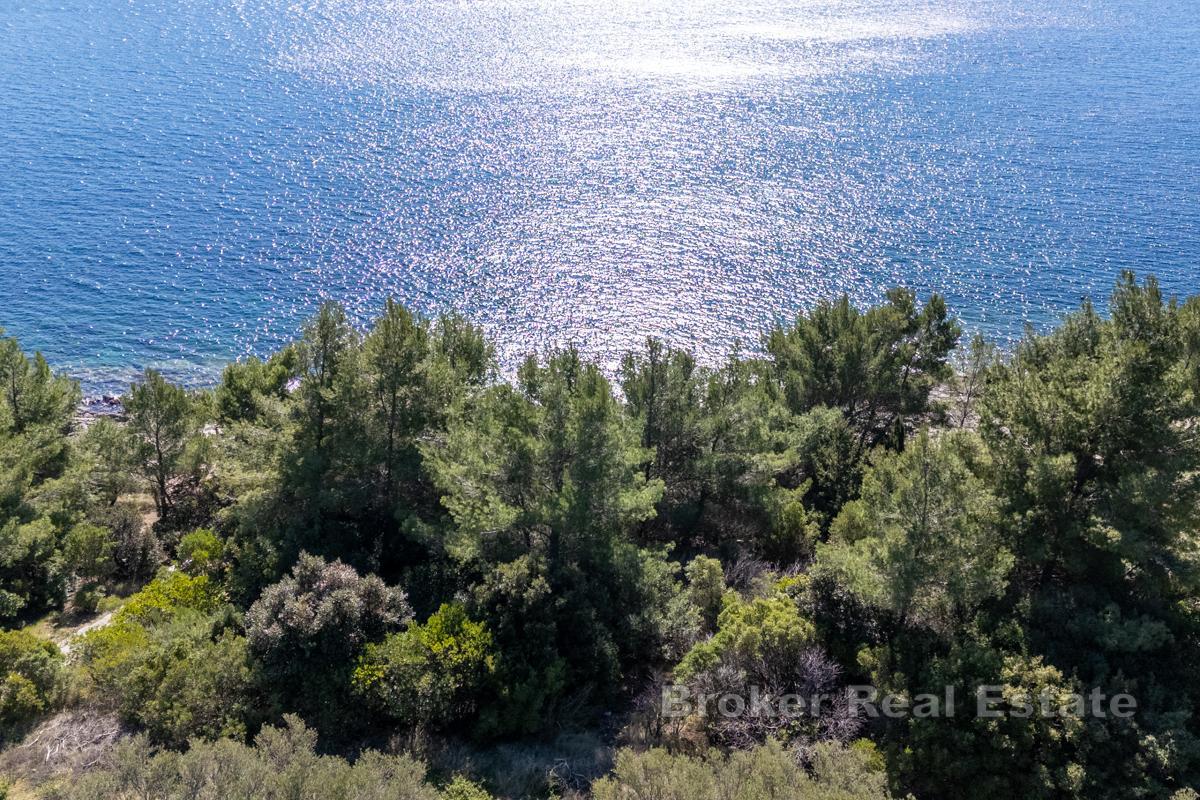 Terrain constructible dans un emplacement exclusif en bord de mer