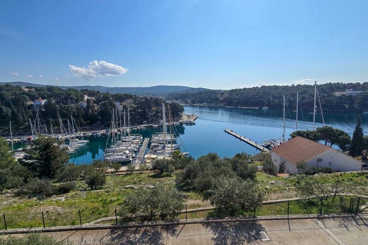 001-2013-256-Brac-Two-bedroom-apartment-in-the-first-row-to-the-sa-for-sale