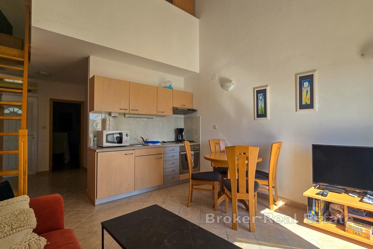 Attraktiv leilighet i første rad mot sjøen