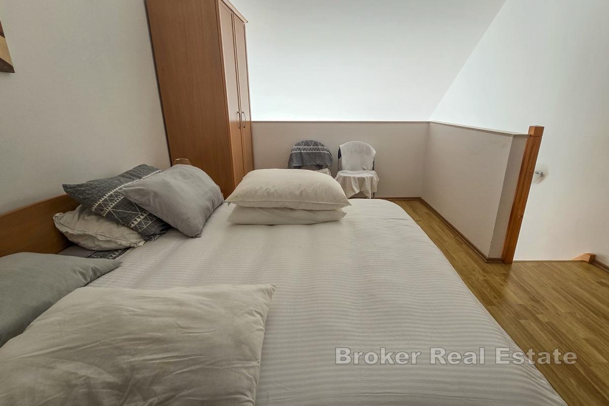 Attraktiv leilighet i første rad mot sjøen