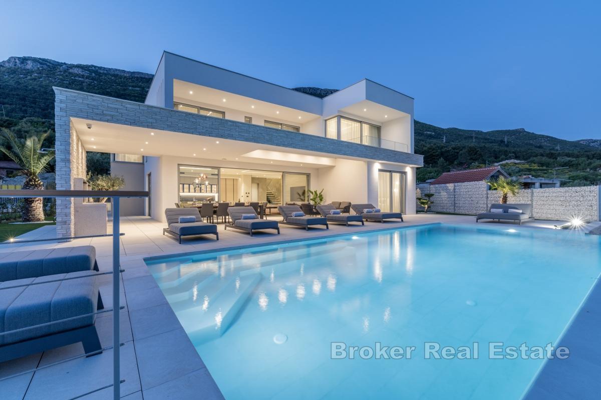 Exklusiv villa med pool och panoramautsikt