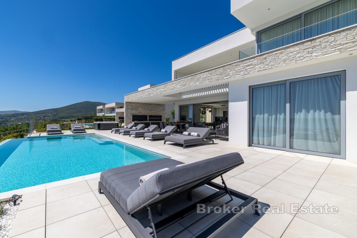 Exklusiv villa med pool och panoramautsikt