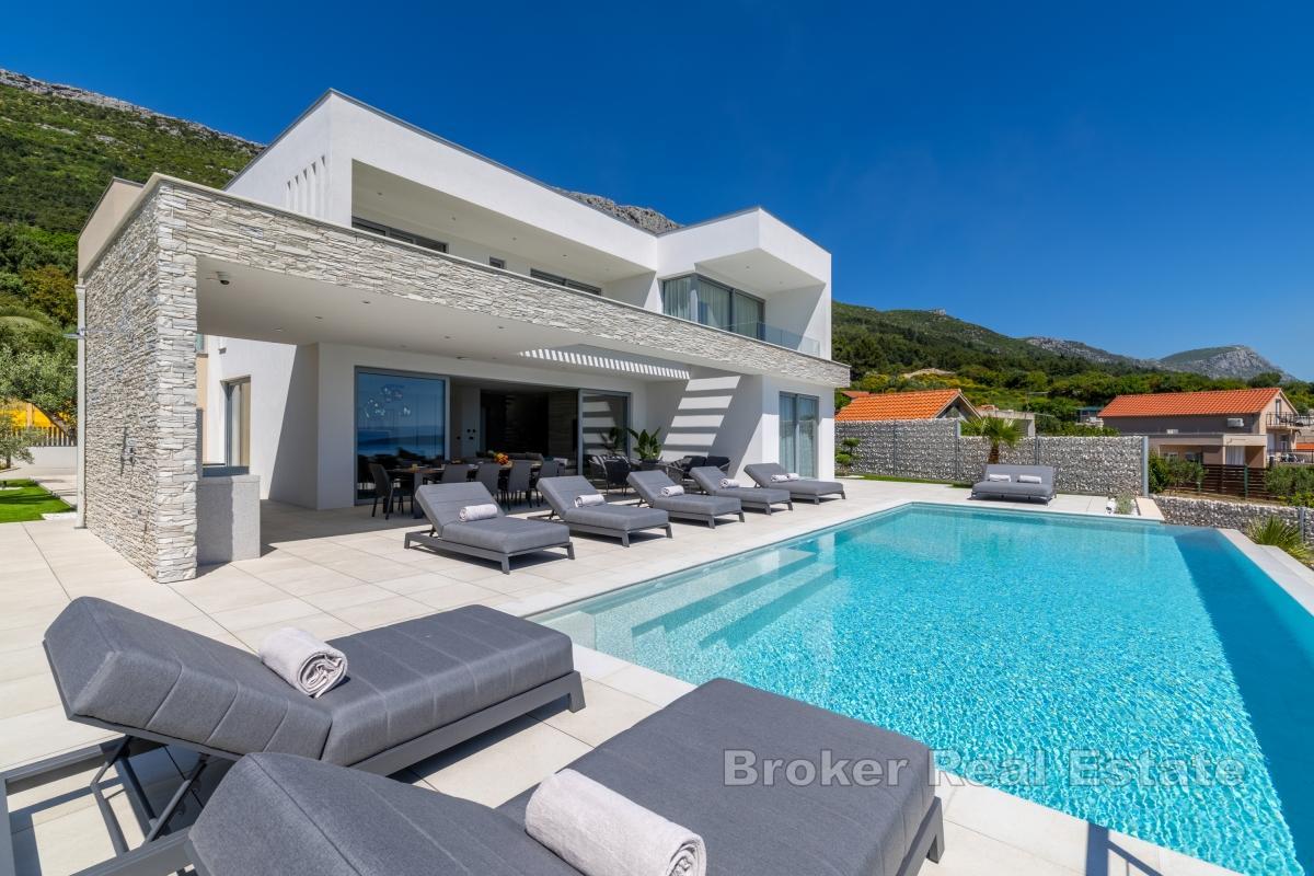 Exklusiv villa med pool och panoramautsikt