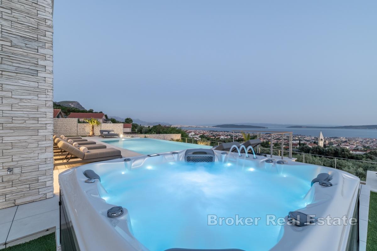 Exklusiv villa med pool och panoramautsikt
