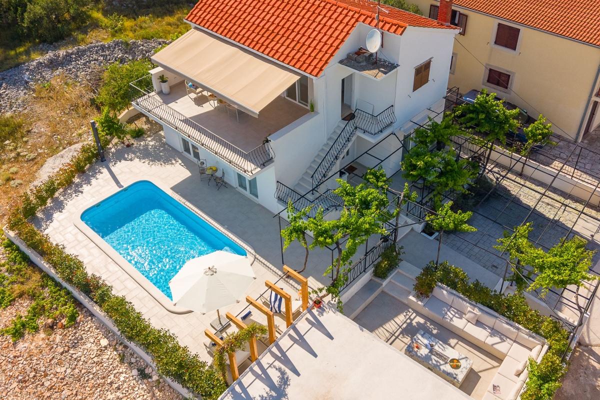 001-2013-262-Rogoznica-Modern-villa-with-pool-for-sale