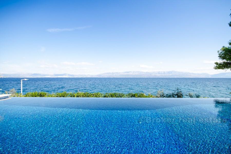 Ostrov Brač, luxusní vila u moře