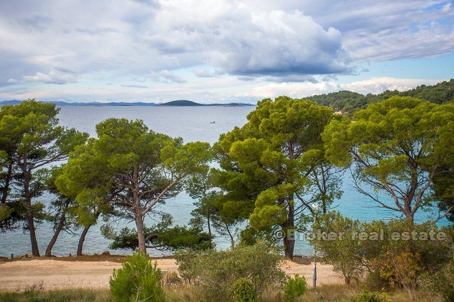 Otok Murter, atraktivna parcela, prvi red do mora