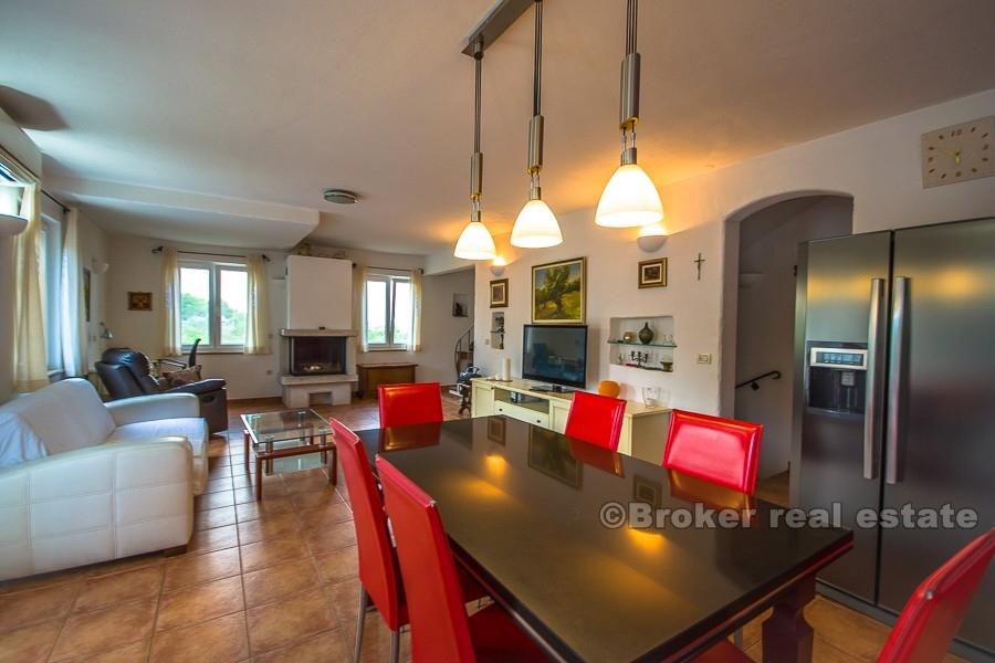 Øya Brac - steinhus med svømmebasseng og panoramautsikt