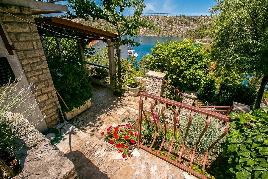 Ostrov Brač, rodinný dom s výhľadom na more